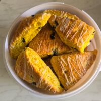 5L Glazed blueberries scones